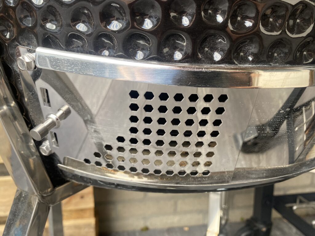 Yakiniku kamado - luchtinlaat met het handig geperforeerde rooster